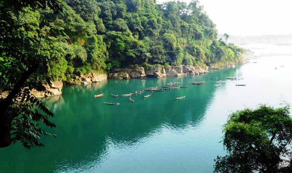 DAWKI: Where Boats Float on Air and Rivers Speak to the Sky